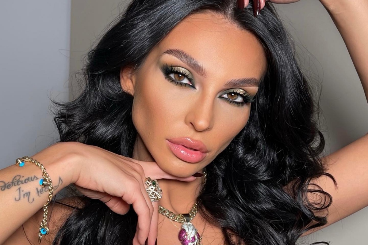 Vedeta superba din Romania care a fost criticata in liceu pentru formele ei