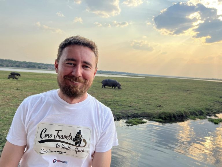 Cine este Costin Giurgea, prezentatorul emisiunii „Superspeed”. „De mașini m-am lipit pe la 4-5 ani, când m-au pus ai mei într-o mașinuță cu pedale” EXCLUSIV