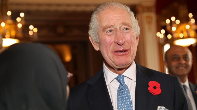 Femeia celebră de care regele Charles a fost îndrăgostit, înainte de Camilla și Prințesa Diana. Foarte puțini știu de relația lor specială