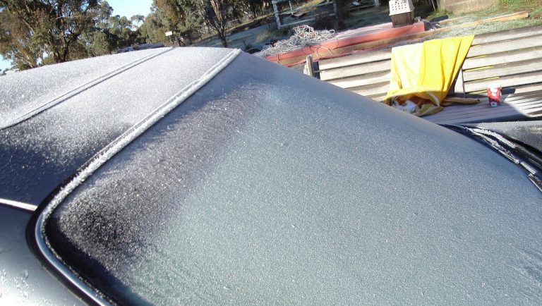 Cum să dezgheți corect parbrizul mașinii iarna. Greșeala majoră pe care trebuie să o eviți