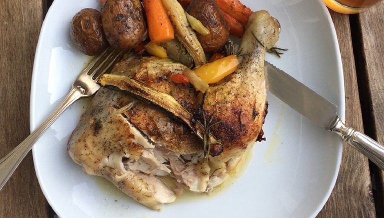 Secretul celor mai gustoase pulpe de pui. Numai așa le vei prepara de acum înainte. Rețeta face furori