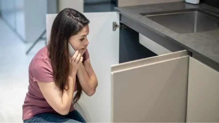 Ce lucruri să nu pui niciodată sub chiuvetă. Poți avea o mulțime de probleme