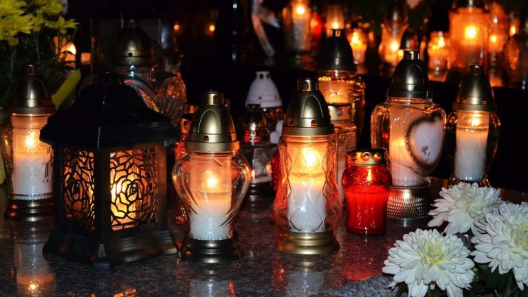 Ziua Morților 2022. Când se sărbătorește și ce nu e bine să faci. Tradiții și superstiții