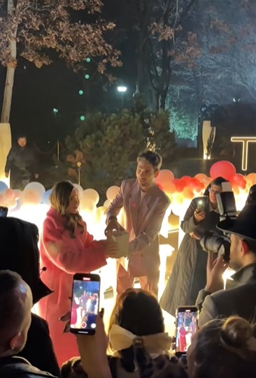 Theo și Anghel Damian vor avea un băiețel