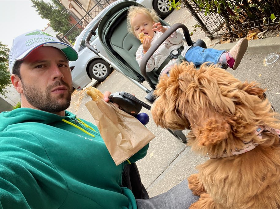 Adrian Nartea este în inferioritate numerică acasă