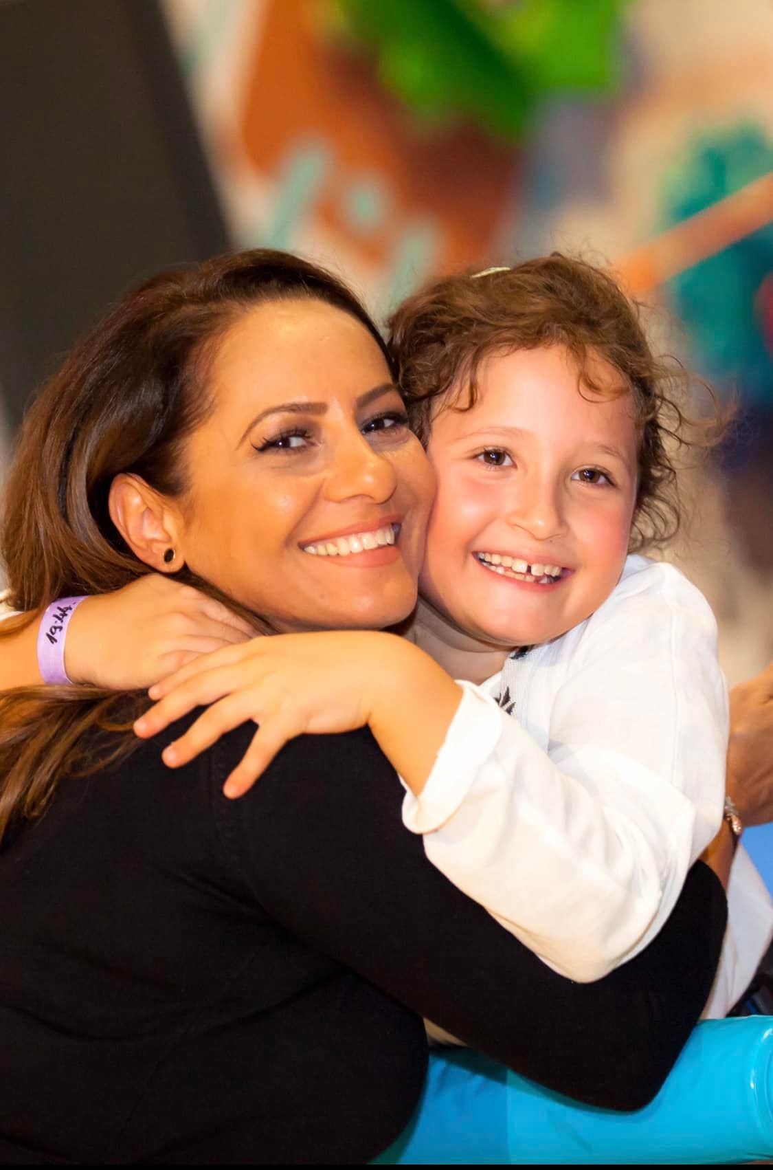 Carmen Trandafir a învățat să se vopsească și să se coafeze singură acasă