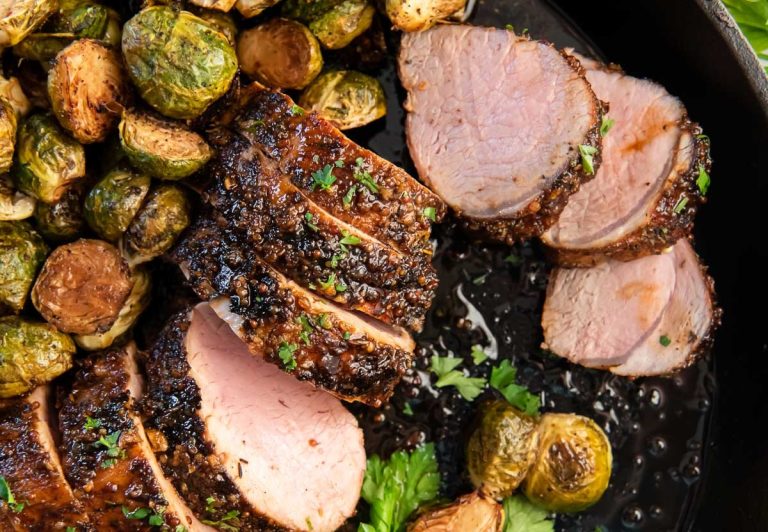 Cât timp se lasă friptura de porc la cuptor și la ce temperatură, de fapt. Secretul pentru a ieși perfectă