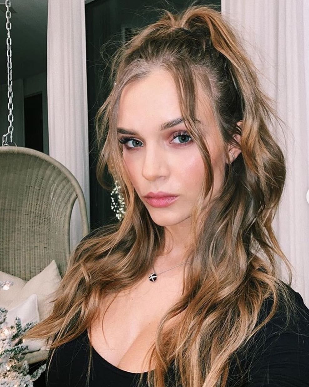 Coafuri de Revelion 2023 coada inalta