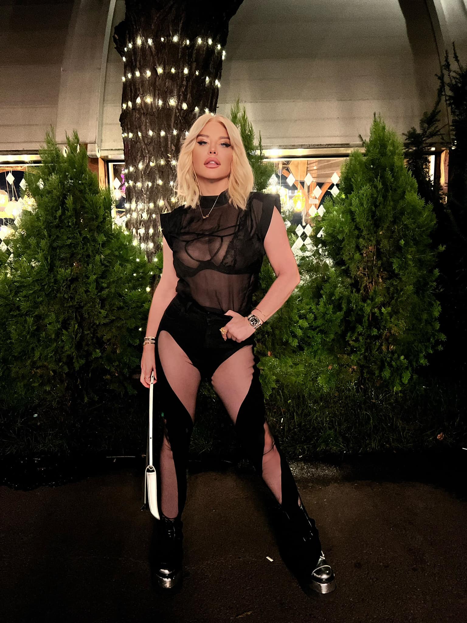 Cum a putut sa apara imbracata Loredana Groza la iUmor