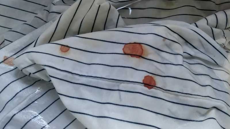 Cum se curăță petele de menstruație