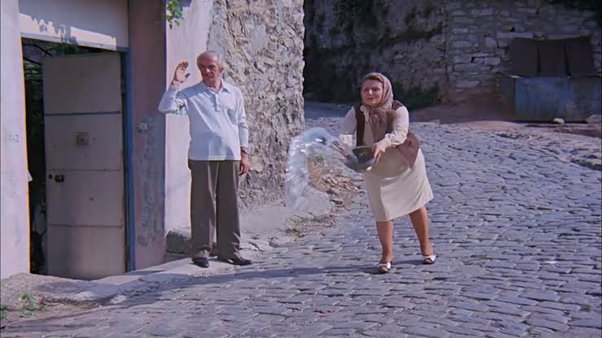 De ce arunca turcii apa dupa ce o persoana le pleaca din casa