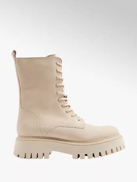 Produsele care sunt la mare cautare in aceasta perioada in magazinele de incaltaminte