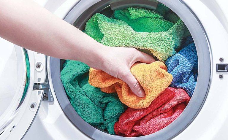 La câte grade trebuie să speli rufele ca să reduci factura la curent cu 55%. Vei face mari economii