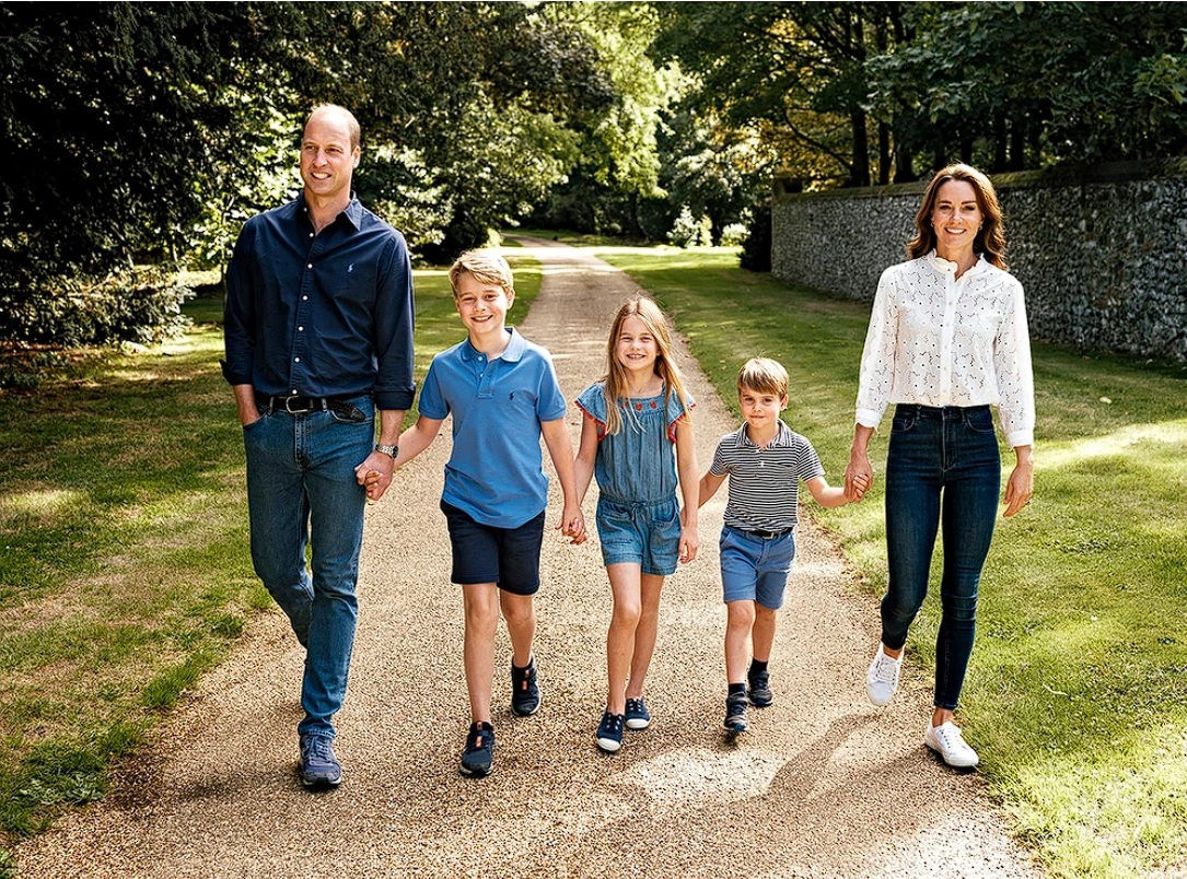 Prințul William și Kate Middleton, alături de copiii lor, fotografie de colecție