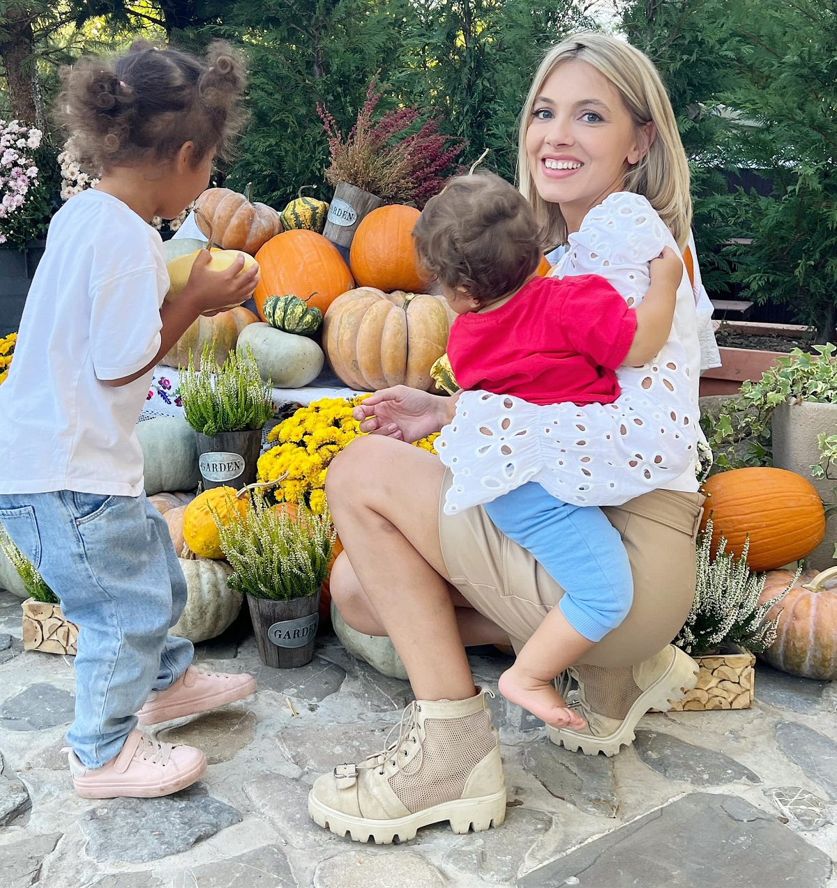 Andreea Ibacka și cei doi copii