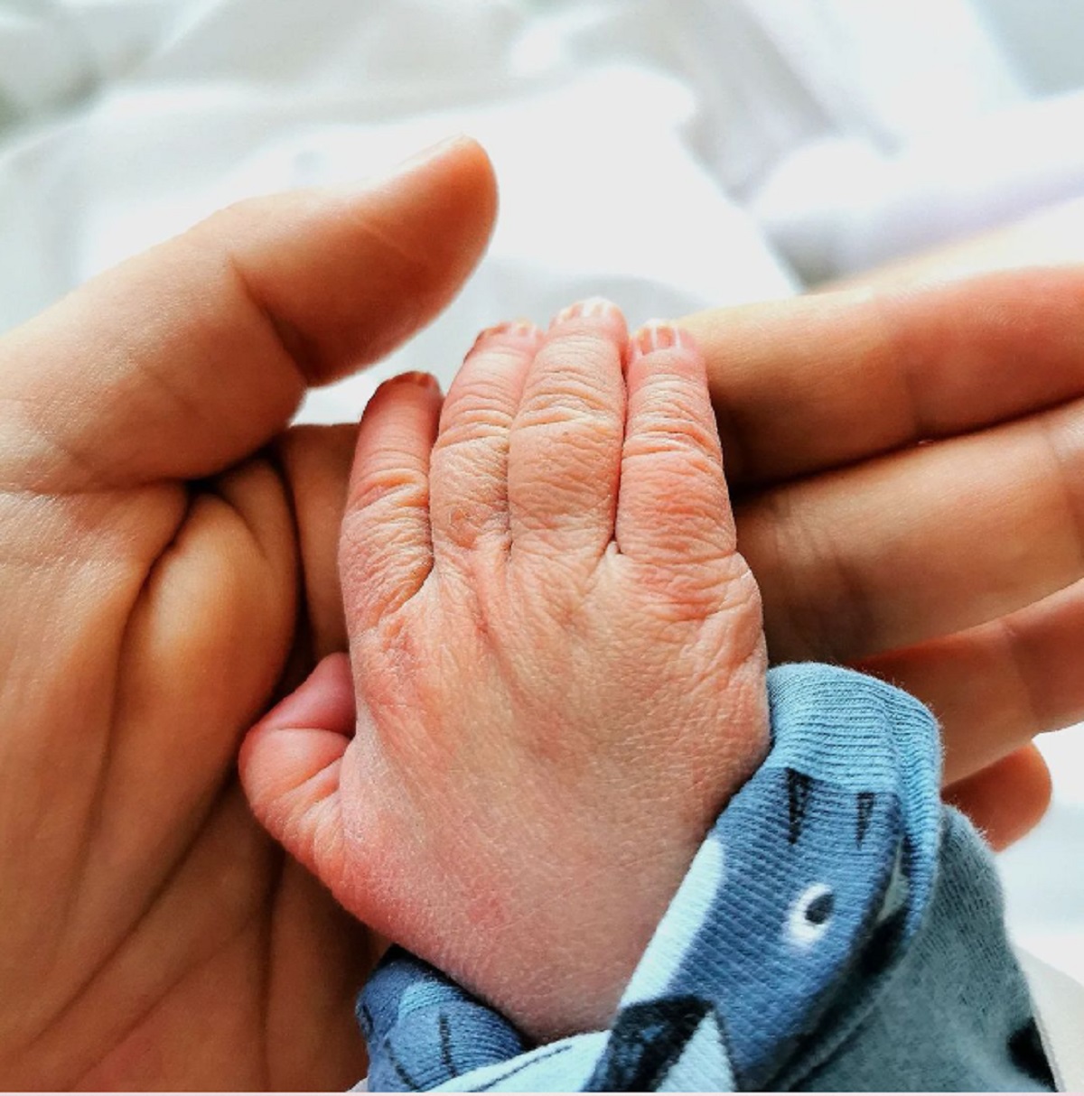 Prima imagine cu băiețelul Cătălinei Ponor