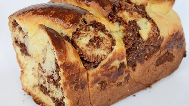 Cu ce să ungi cozonacii ca să iasă lucioși și rumeni. Amestecul pe care trebuie să îl prepari