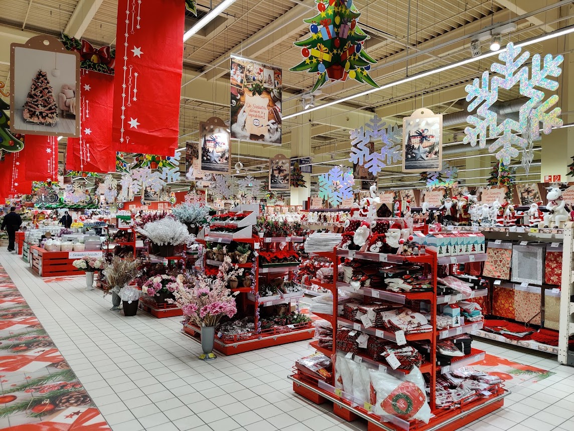 Program magazine Crăciun 2022. Orarul supermarketurilor Carrefour, Cora