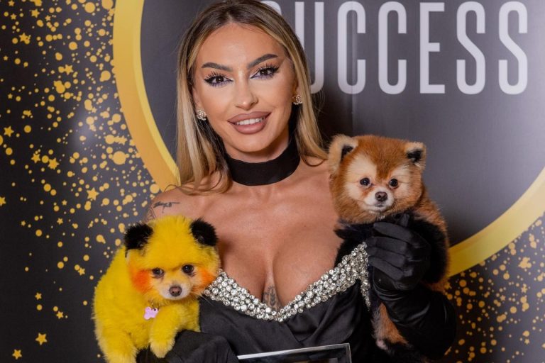 Noua tehnică în materie de toaletaj pentru animale: “Este o vopsea specială pentru animăluțe”. Ce trebuie să știe proprietarii de câini care își doresc un astfel de serviciu SPECIAL