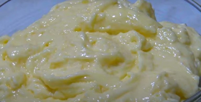 Cum se prepară maioneza pentru salata de boeuf. Sigur ai greșit și tu până acum, de asta nu îți iese pufoasă și gustoasă