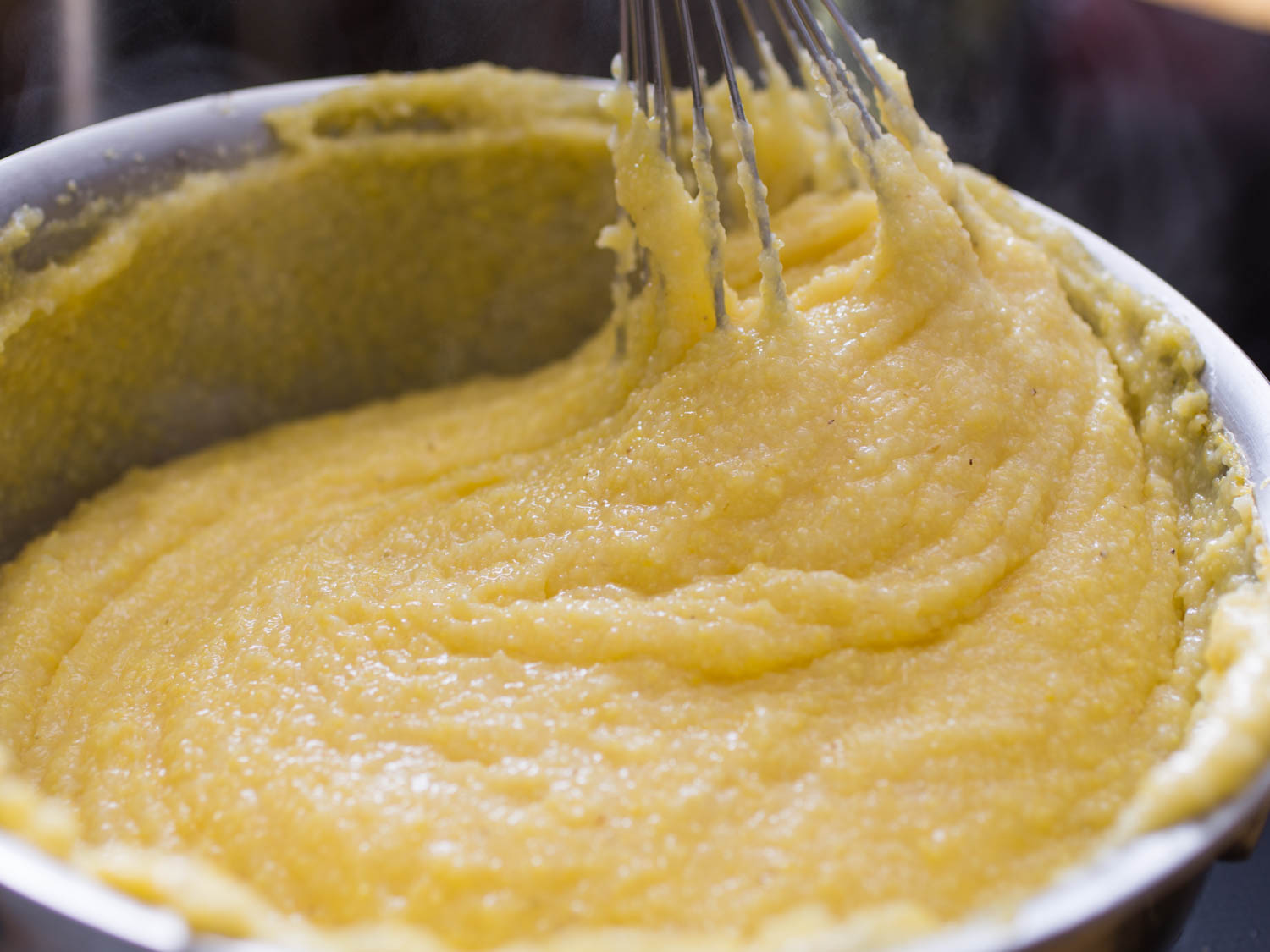 Ce trebuie să presari în apa în care fierbi mămăliga