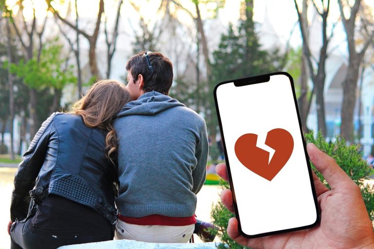 Cum știi dacă fostul iubit te-a uitat deja. Cele 4 semne care arată că a dat uitării trecutul