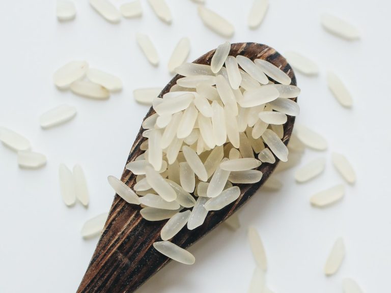 De ce să pui o pungă cu orez în congelator. Trucul e genial, îl vei folosi mereu