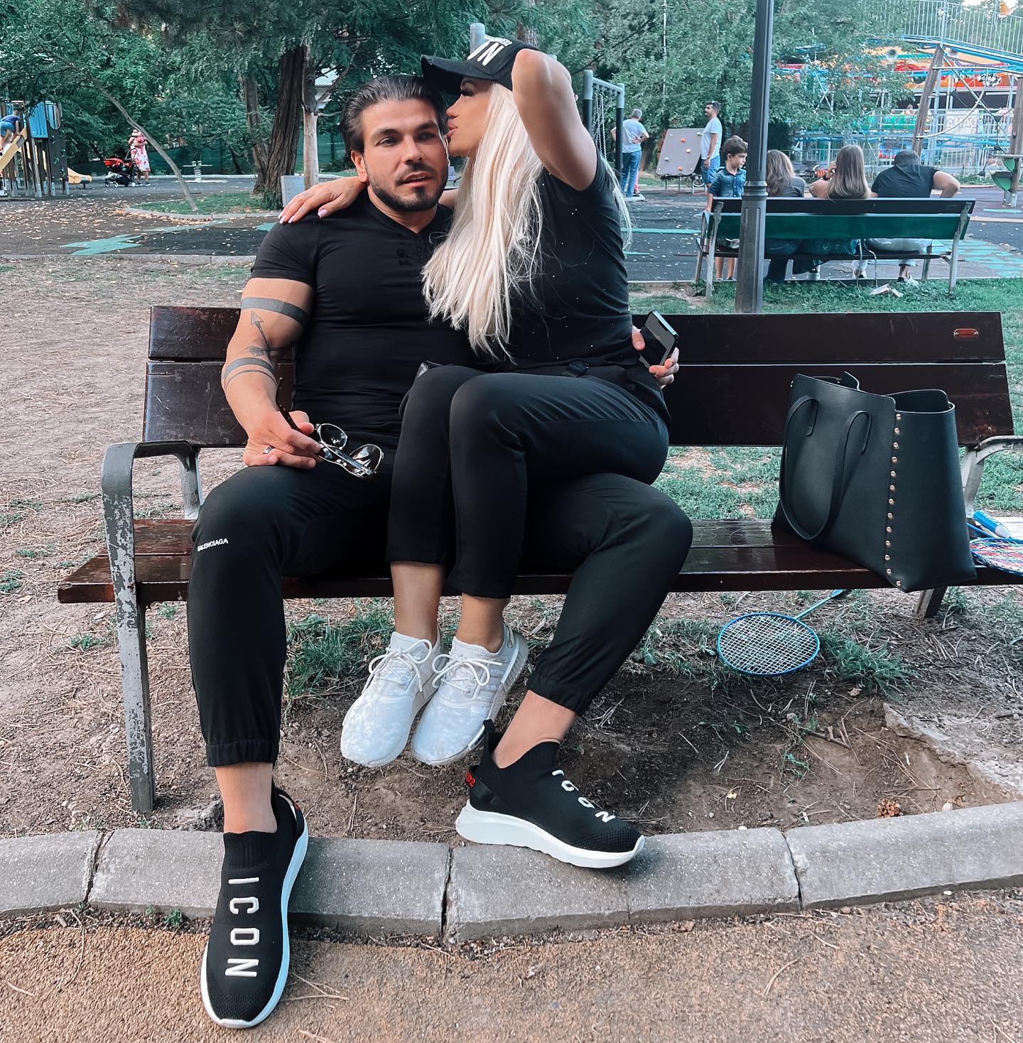 Anda Adam și Joseph trăiesc o dragoste cu năbădăi