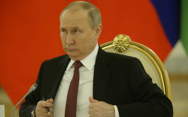 Ce înălțime are Vladimir Putin. Imaginea care arată adevărata înălțime a liderului rus a devenit virală. Detaliul pe care l-au observat toți