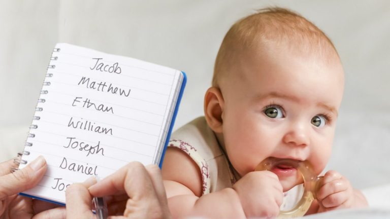 Cele mai neobișnuite nume de copii din România. Lista te va surprinde, ce idei inedite au avut părinții