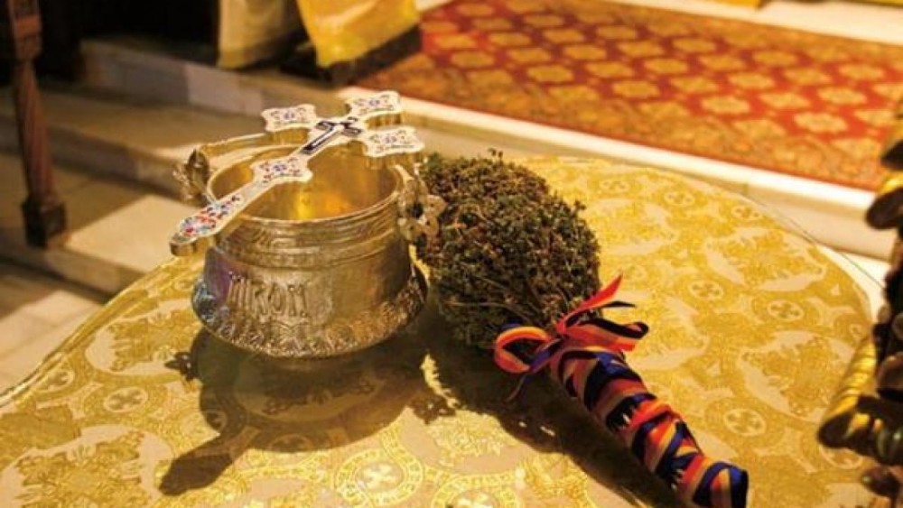 Cum se scrie corect agheasmă-aghiasmă sau agheazmă