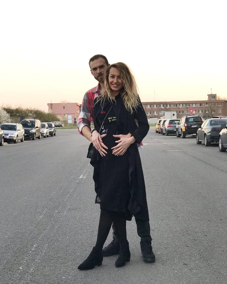 Flavia Mihășan încearcă să nu-l neglijeze pe soțul ei