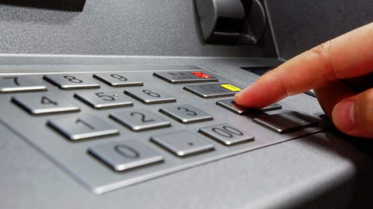 Ce poți să faci dacă ți se blochează cardul în bancomat