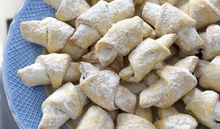 Ce să pui în cornulețe ca să iasă fragede. Ingredientul care nu trebuie să lipsească din aluat, așa se mențin proaspete timp îndelungat