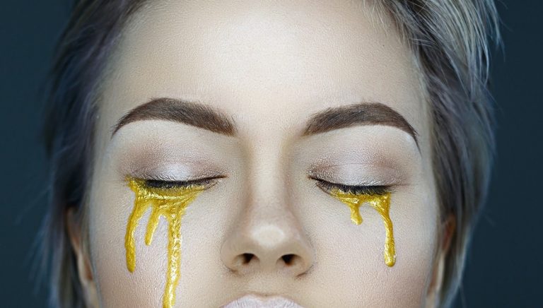 De ce plângem de fericire, de fapt. E bine să plângi de fericire? Ce spun specialiștii