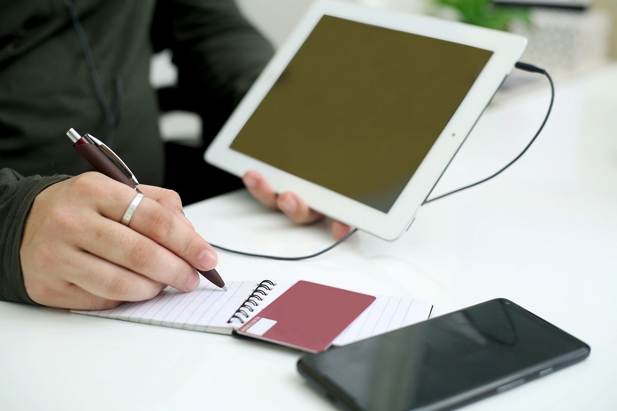 De ce avem tendința să mâzgălim când vorbim la telefon