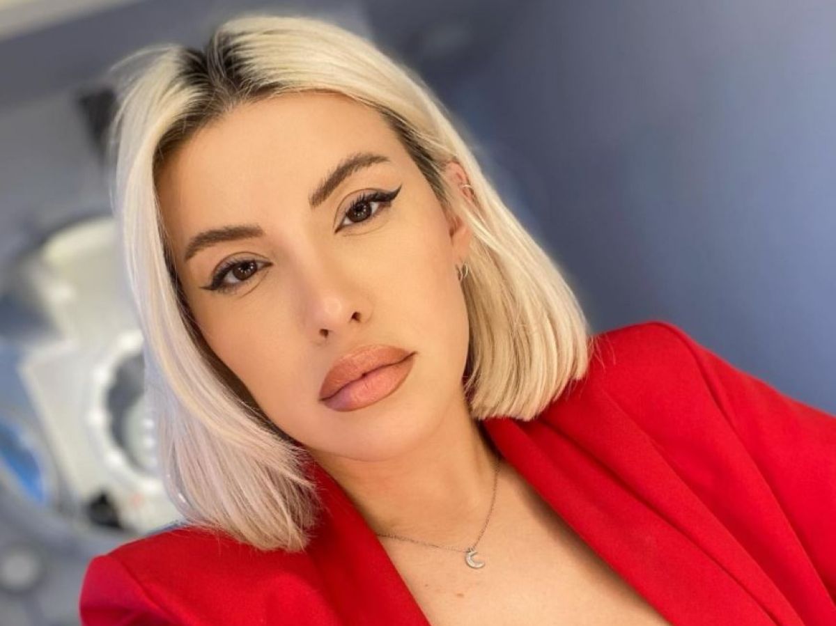 nicoleta nuca a baut apa de la 15 ani