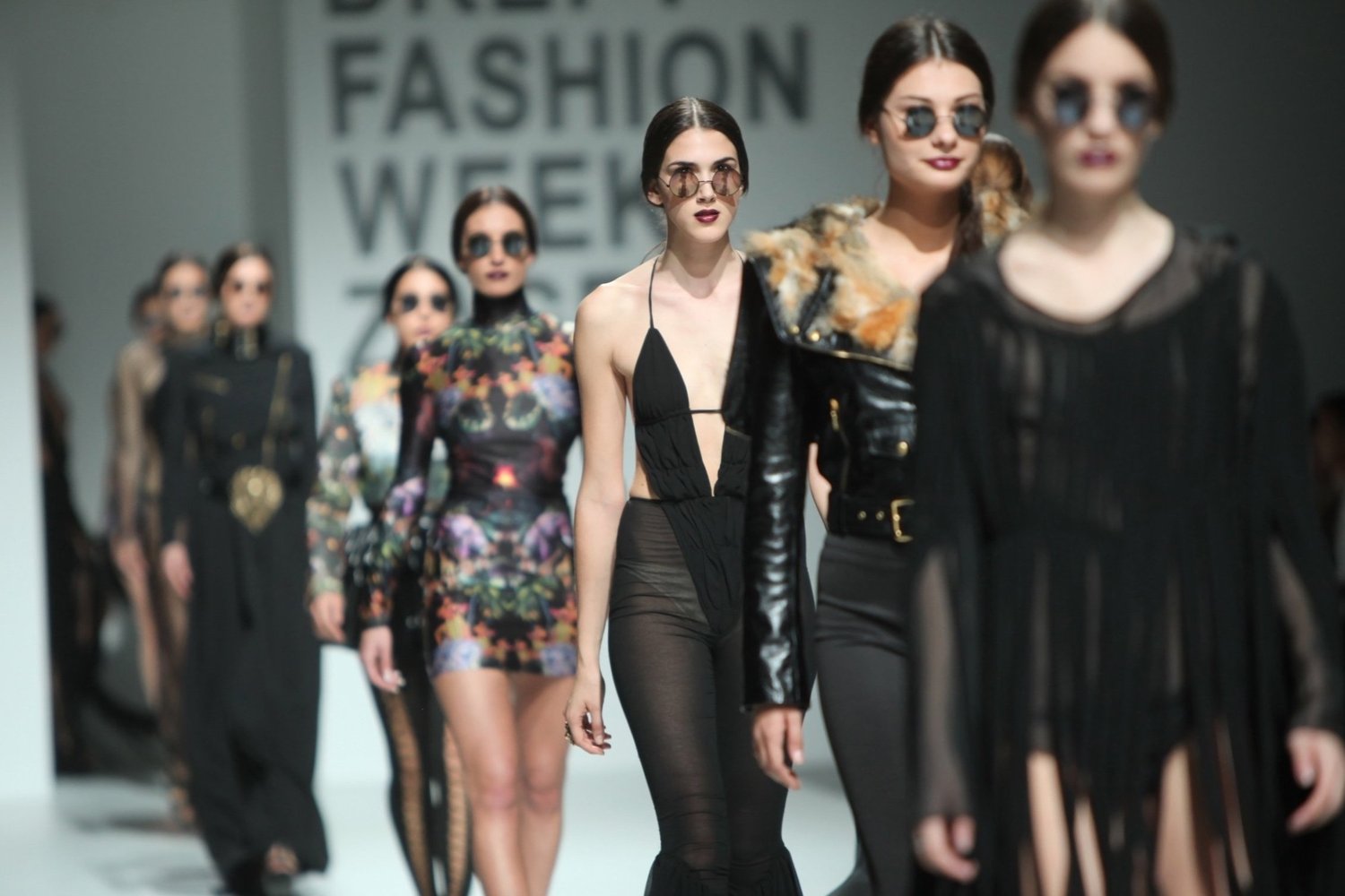 Avantajele și dezavantajele meseriei de model