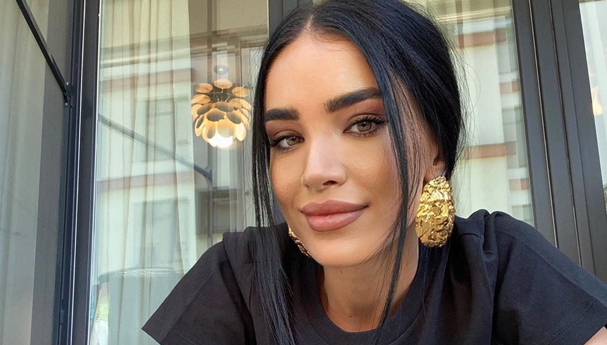 Ce operații estetice are Adelina Pestrițu