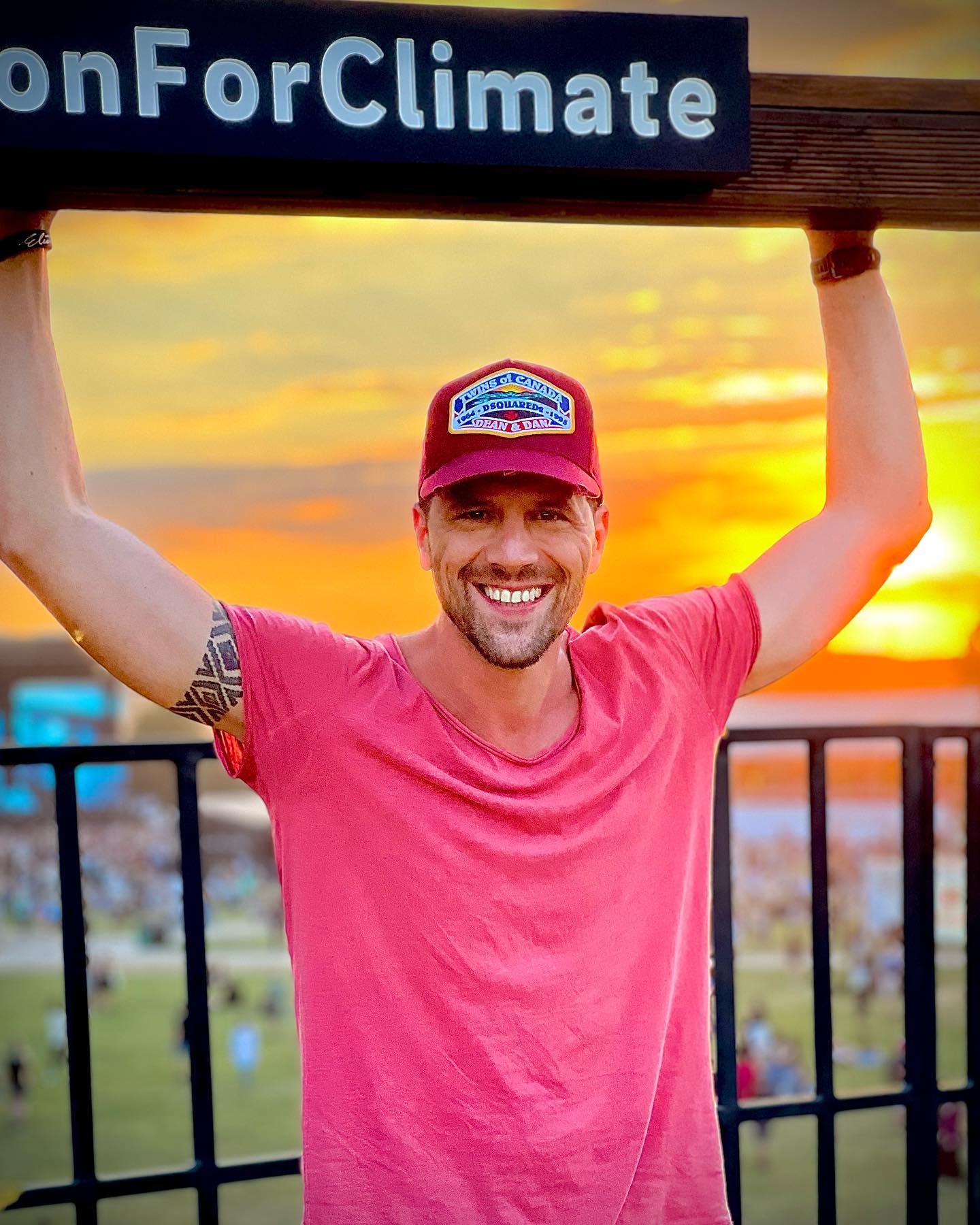 Ce a pățit Adrian Nartea, când un fan a cerut să facă o poză cu el: “Eram doar cu prosopul” VIDEO EXCLUSIV