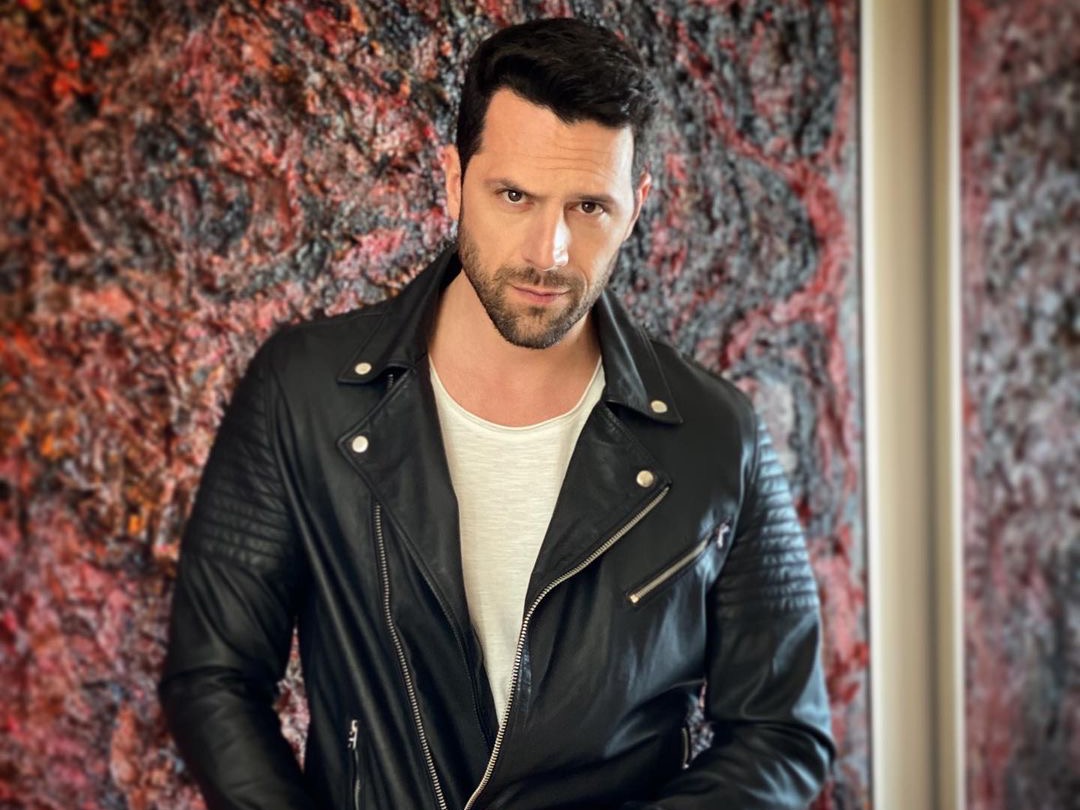 Ce a pățit Adrian Nartea, când un fan a cerut să facă o poză cu el: “Eram doar cu prosopul” VIDEO EXCLUSIV