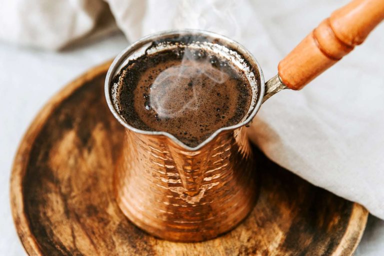 Câte linguri de cafea se pun la o cană. Aceasta este cantitatea ideală. Secretul pentru o cafea intensă și aromată