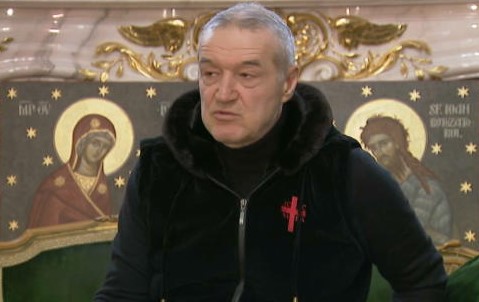 Cine este designerul care îi face lui Gigi Becali hainele cu înscrisul „Iisus Hristos biruiește”