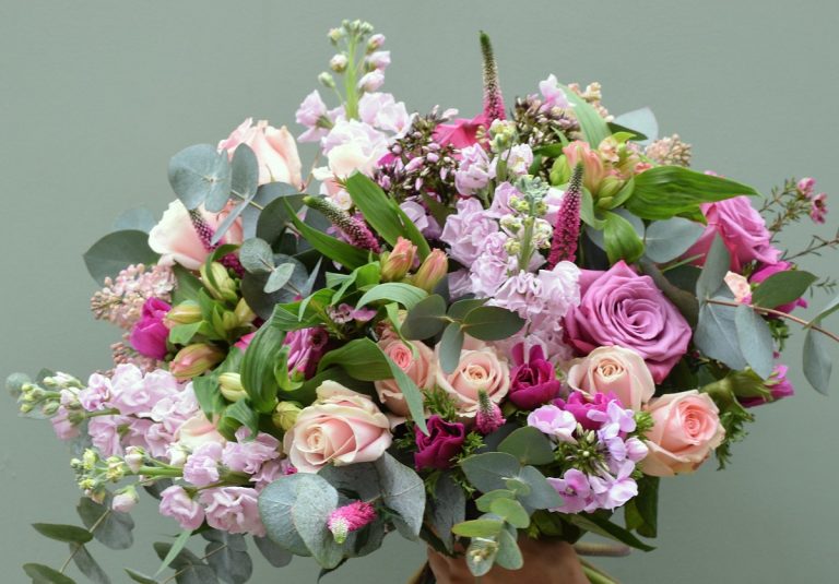 Florile cu care nu dai greș de Valentine’s Day. Cu ce buchet îți poți impresiona iubita