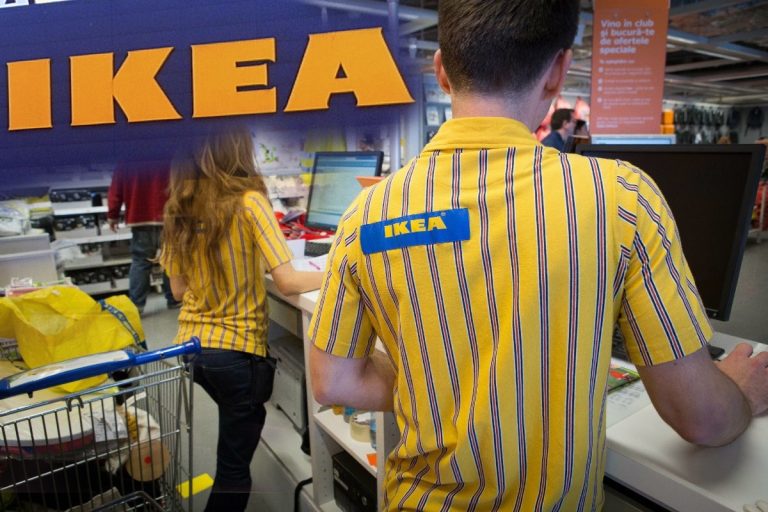 Codurile secrete pe care le folosesc angajații de la Ikea. Ce mesaje ascunse folosesc fără să-și dea seama clienții