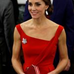 Metoda folosită de Kate Middleton pentru ca bretelele sutienului să nu se vadă