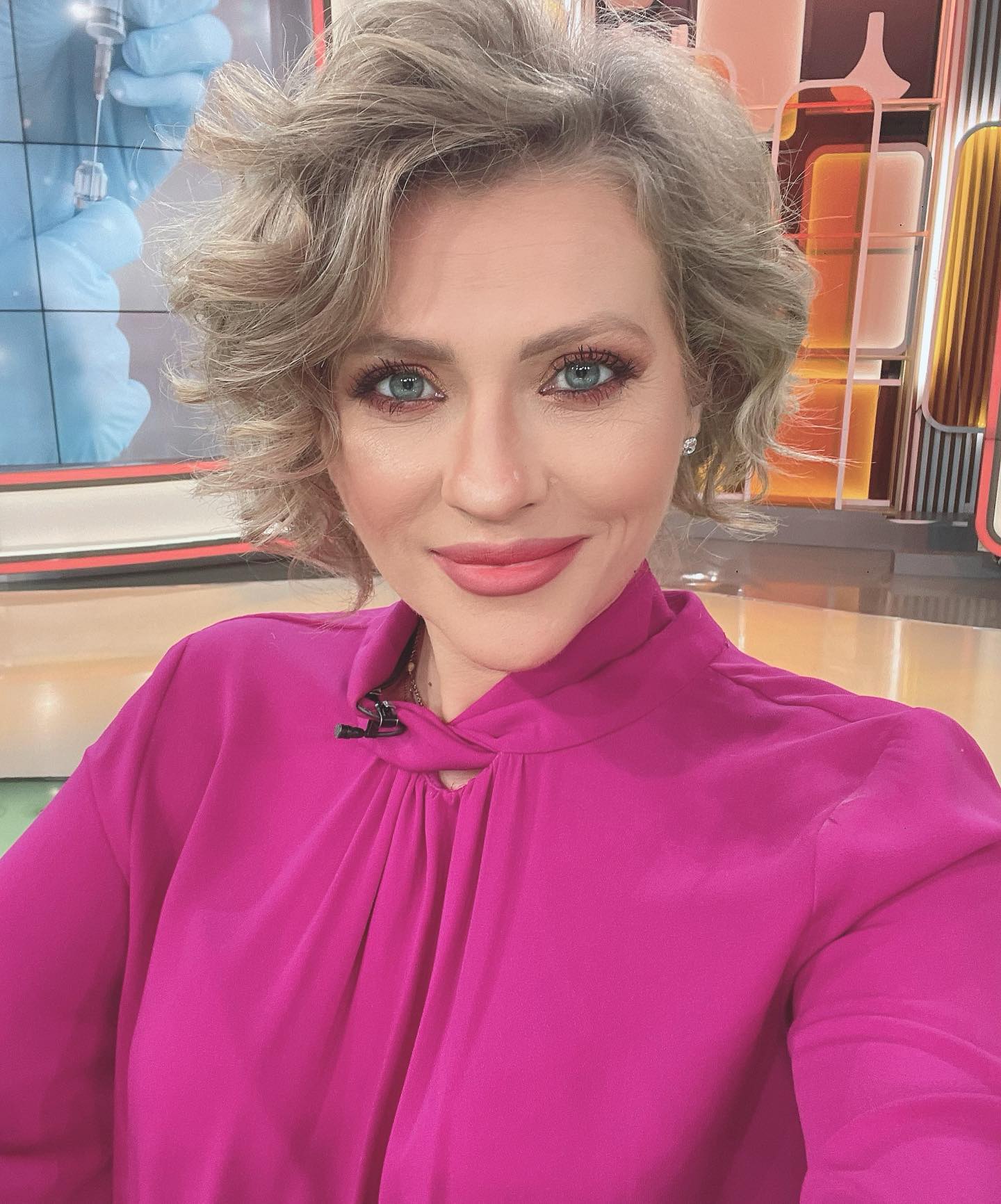 Mirela Vaida are un nou look