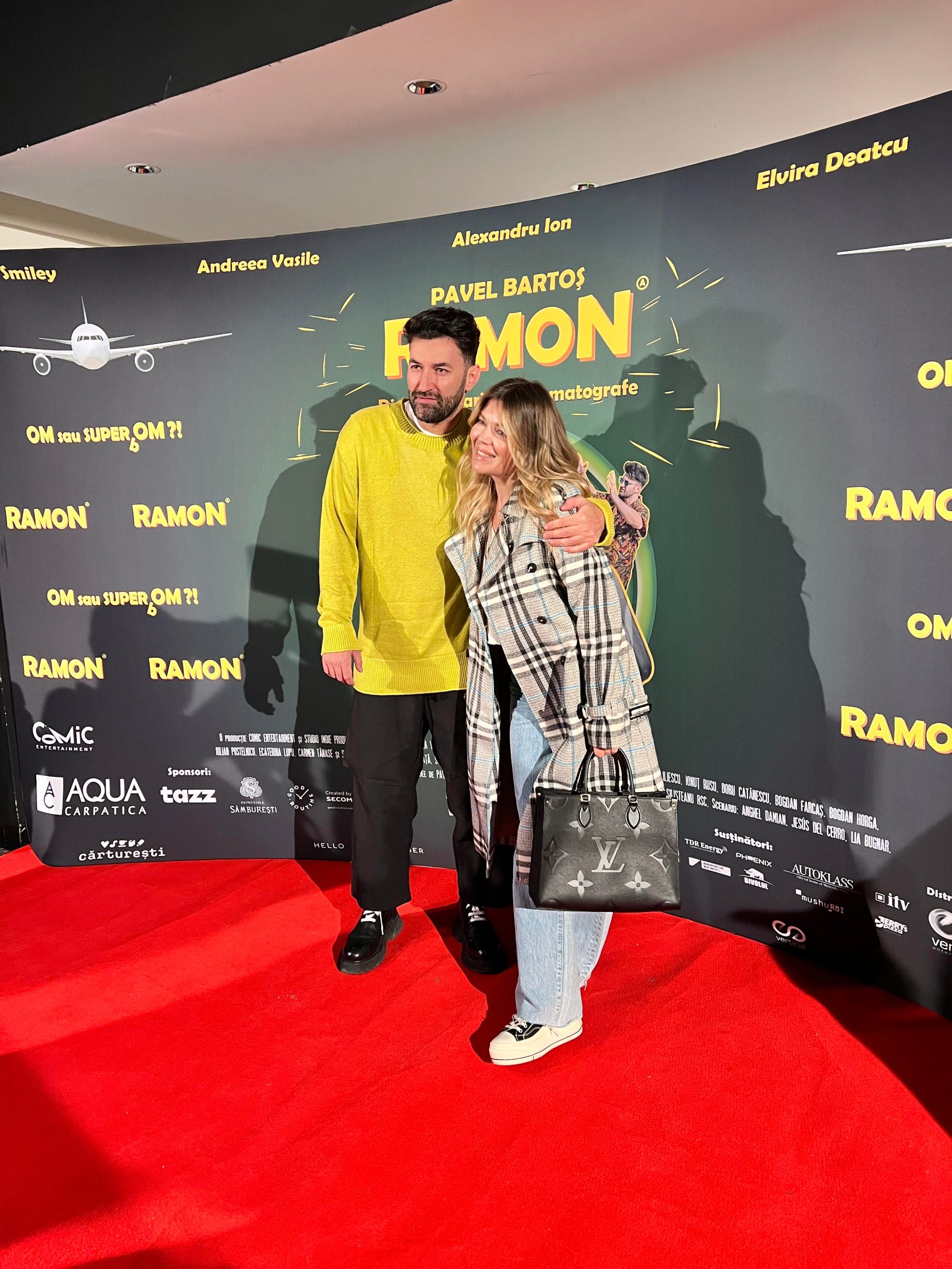 Smiley si Gina Pistol