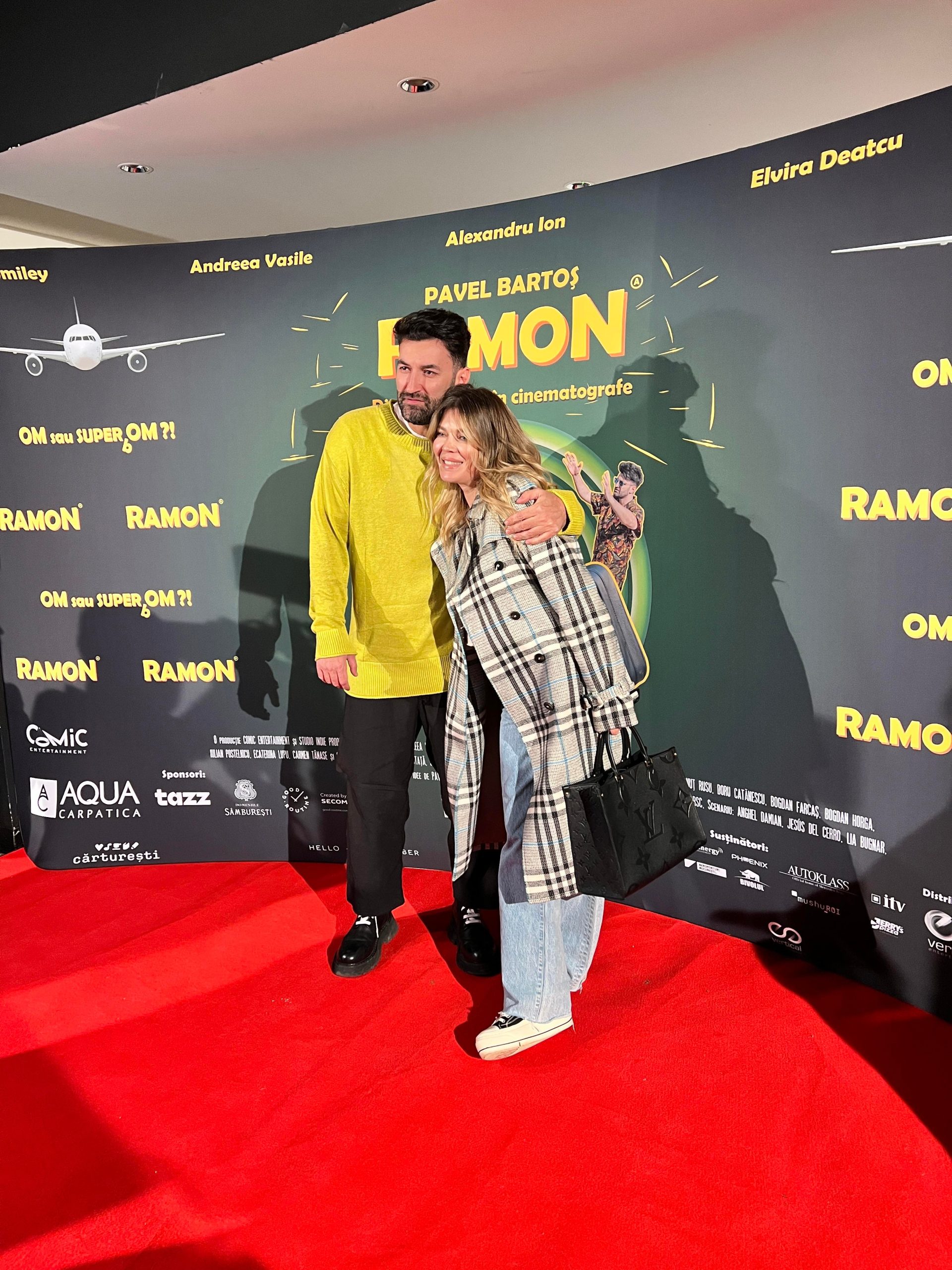 Smiley si Gina Pistol