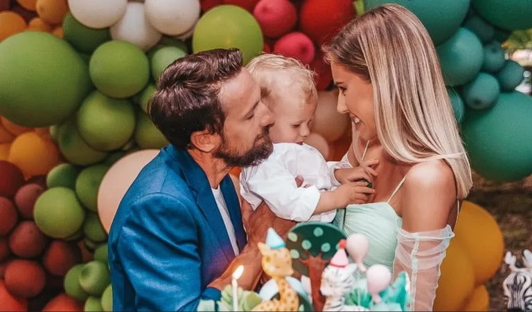 Fiul lui Dani Oțil, imagine adorabilă. Cum arată Tiago la 1 an și 5 luni, i-a cucerit pe toți: “Ce dulce e!”